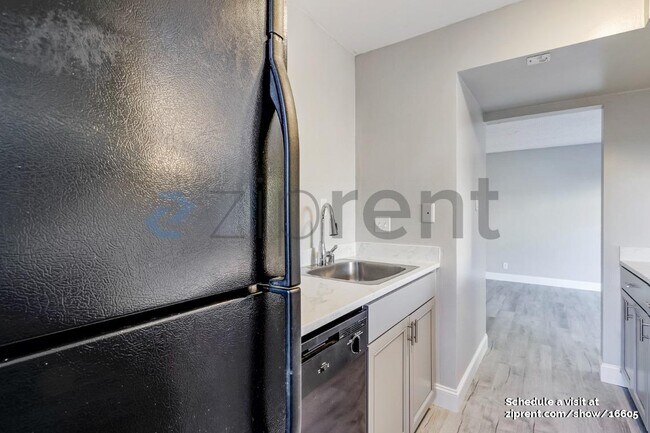 Building Photo - 1680 Laguna St