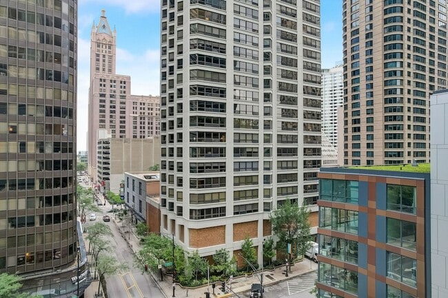Building Photo - 400 E Ohio St