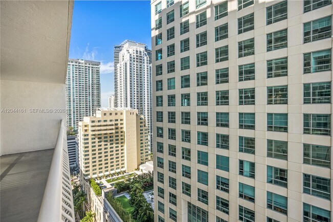 Building Photo - 1200 Brickell Bay Dr