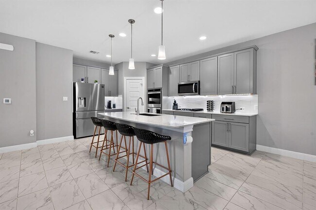 Building Photo - 15820 Celosia St