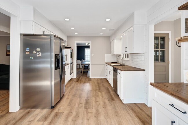 Building Photo - 7691 McHenry Cir N