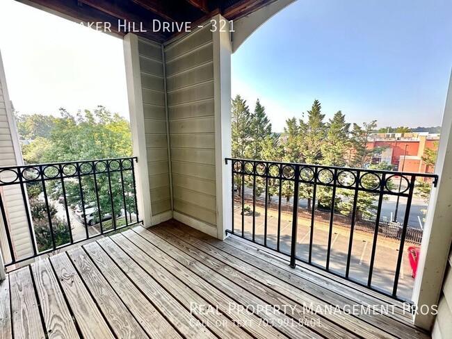 Building Photo - Updated & massive 2 bed 2 bath condo in Al...