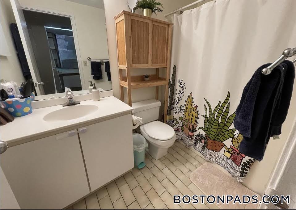 Building Photo - 102 Gainsborough St