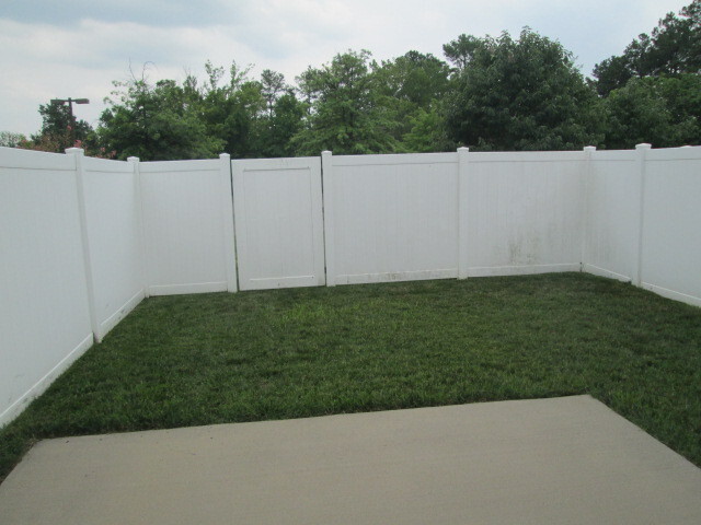 Building Photo - Brick-Front West End 4 Bed, 3 Full Bath To...