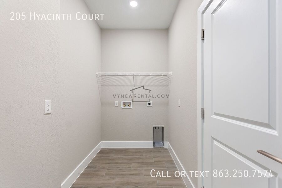 Building Photo - 205 Hyacinth Ct