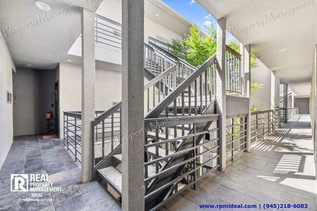 Building Photo - 4104 N Hall St