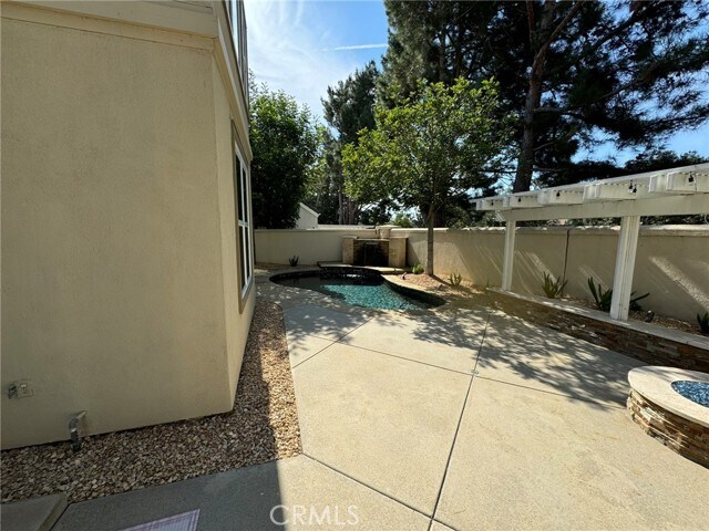Building Photo - 6 Lakeridge