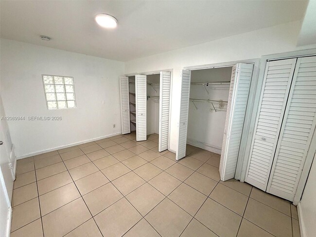 Building Photo - 1255 W 64th Terrace