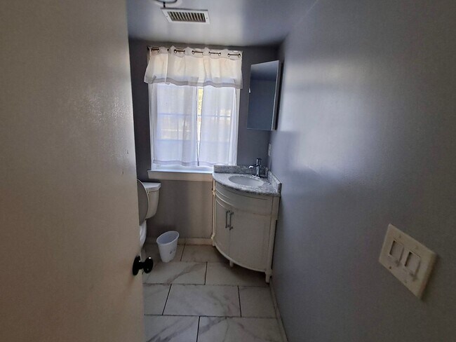 Building Photo - 4-Bedroom Colonial in Grand Blanc – Spacio...