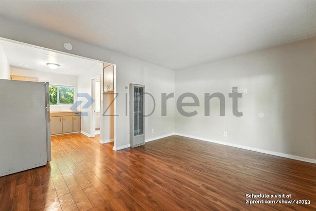 Building Photo - 132 W 18th St