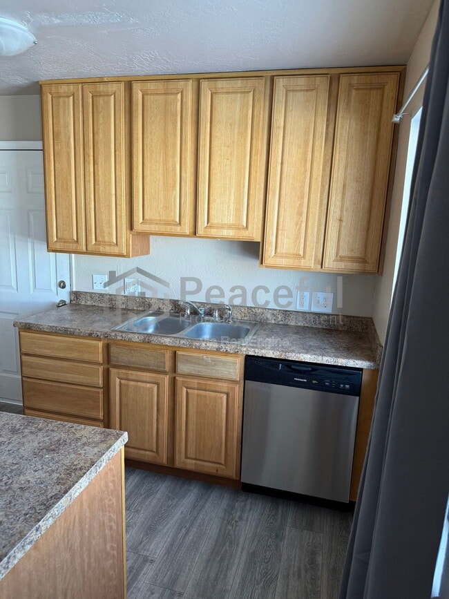 Building Photo - 2009 W Celia Way