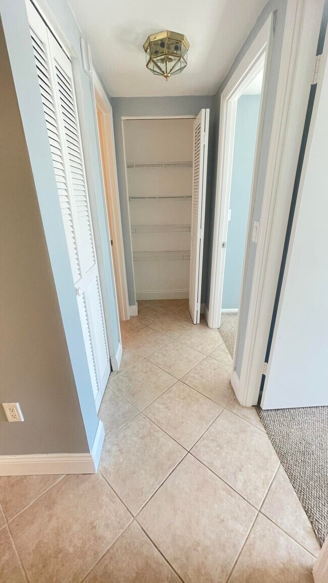 Building Photo - 50 SW 3rd Ave