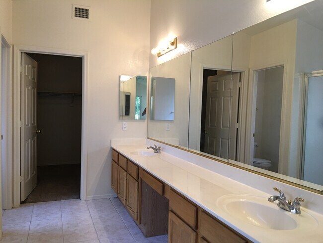 Building Photo - Chandler 3 Bedroom, 2 Bathroom - 1 Story Bright Home