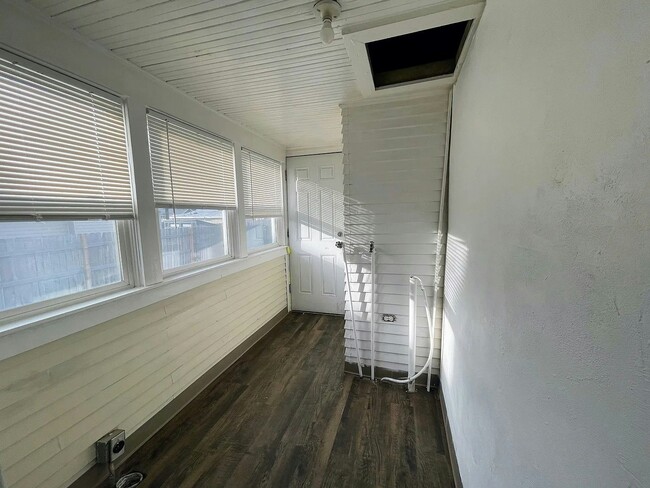 Building Photo - 4619 N Howard St