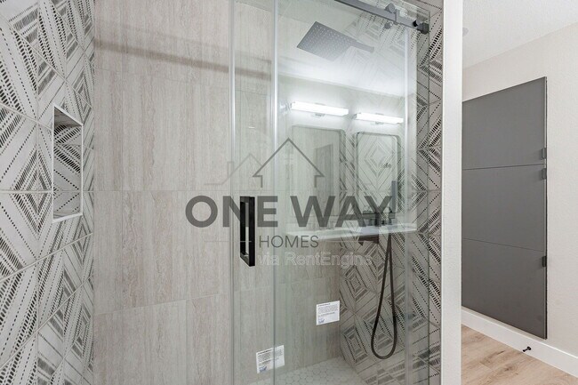 Building Photo - 745 E Pierce St