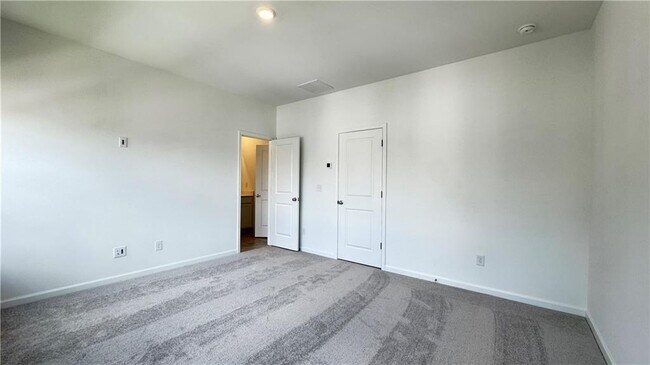 Building Photo - 104 Holt Ln