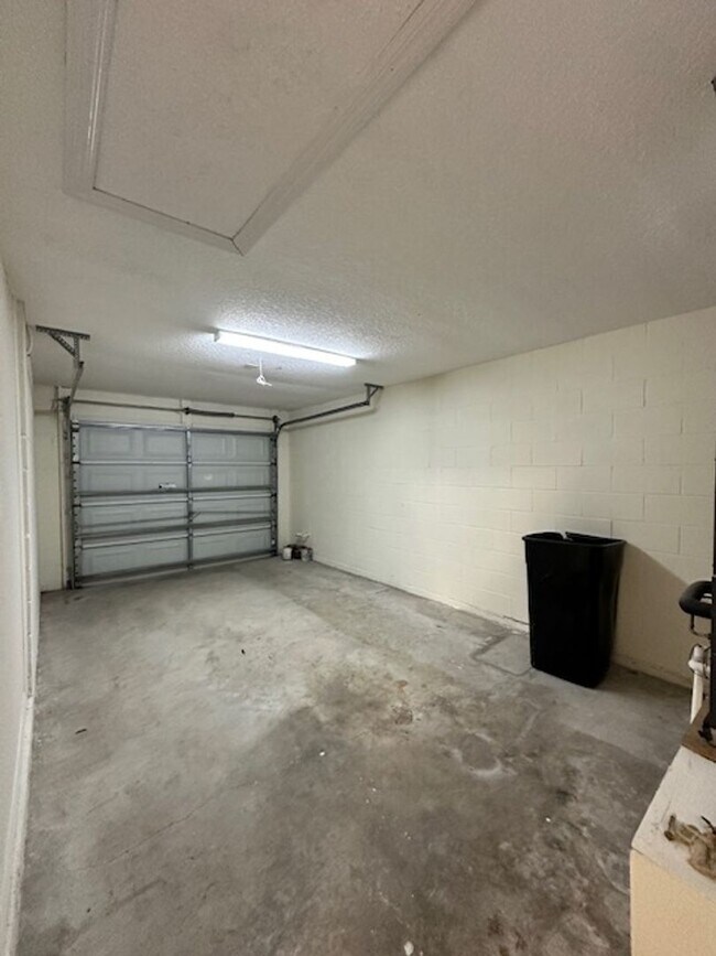 Building Photo - 56 Wheatfield Dr