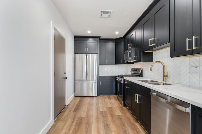 Building Photo - 1329