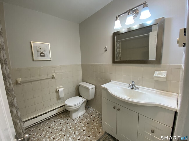 Building Photo - 637 Cove Rd