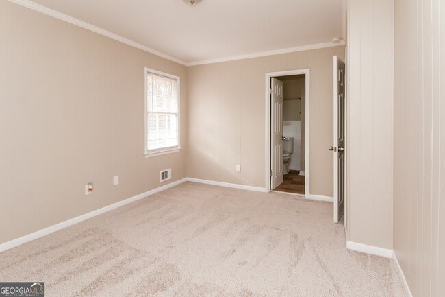 Building Photo - 892 Oak Dr