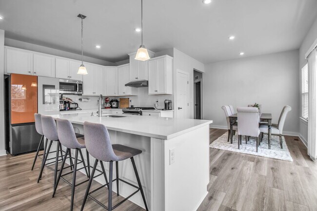 Building Photo - 4966 Brauer Dr