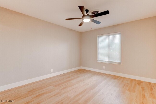 Building Photo - 1404 Campbell Dr