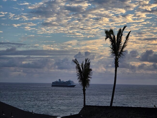 Building Photo - 1367 Kakae Pl