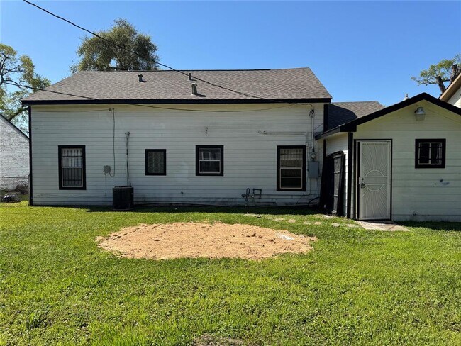 Building Photo - 3811 Florinda St