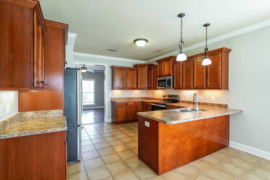 Building Photo - 1521 Barnsley Dr