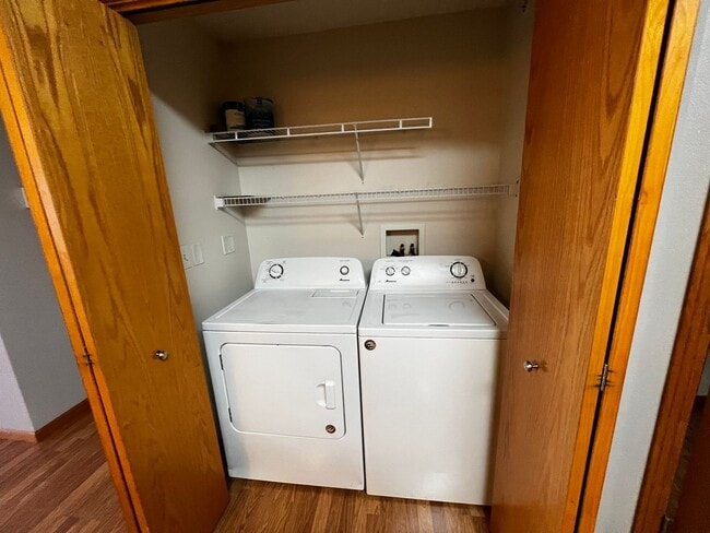 Building Photo - Adorable 2 Bedroom 2 Bath unit in the heart of North Liberty, IA!