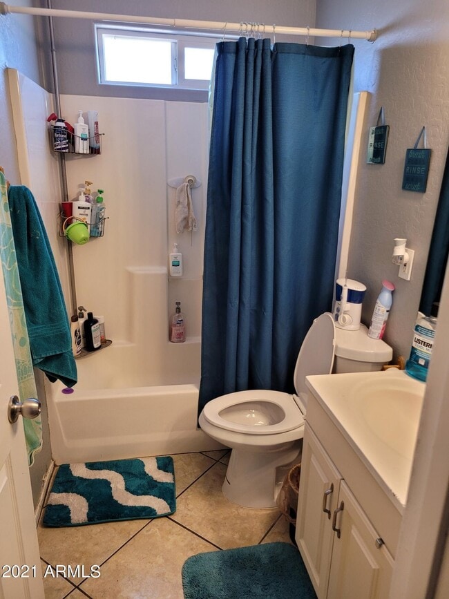 Building Photo - 2702 E Juniper Ave