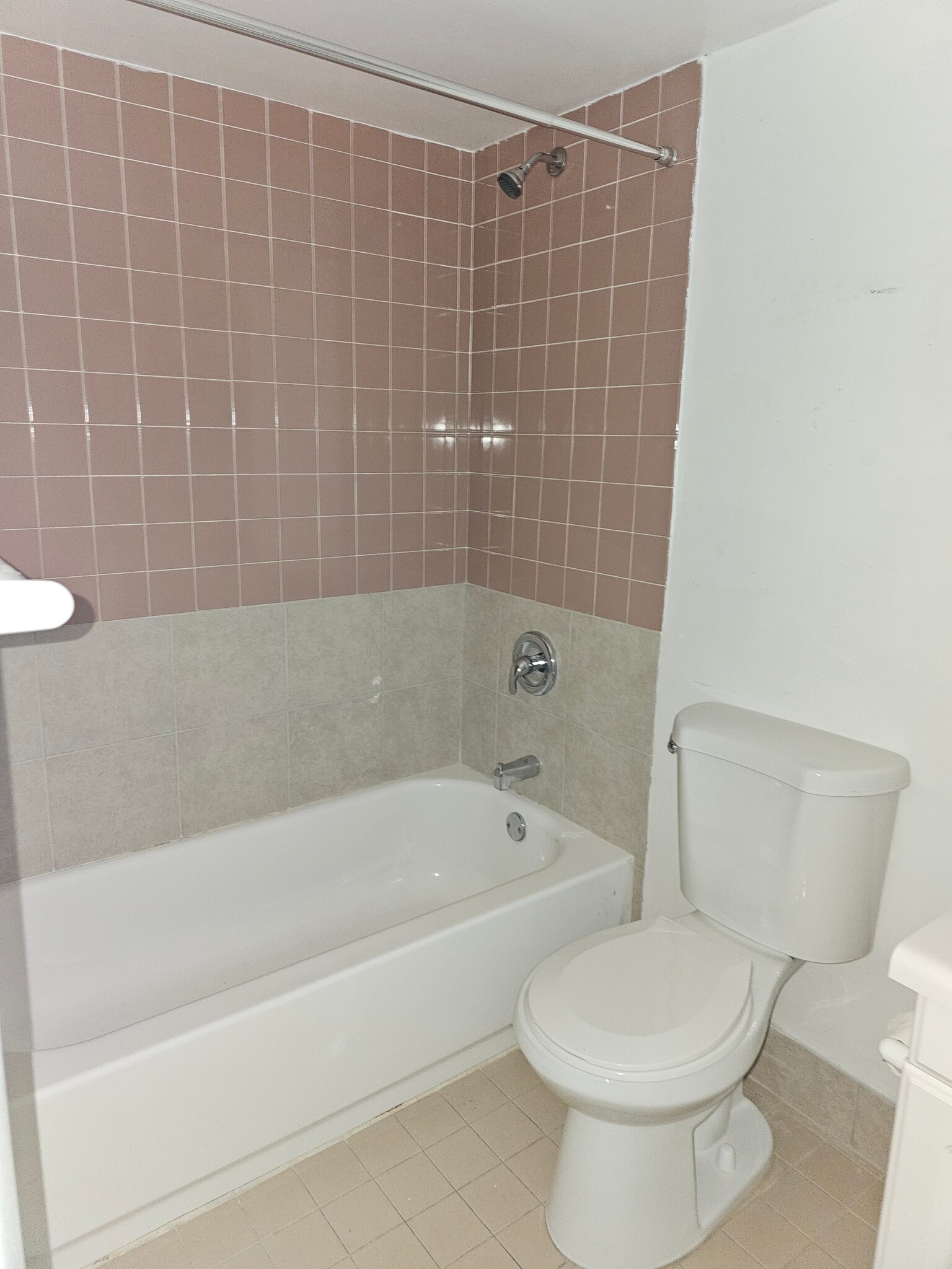 MASTER BATH - 1120 N Franklin Ave