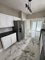 Building Photo - 131 Clermont St