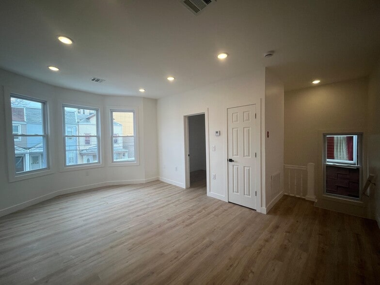 Building Photo - 13 Bartholdi Ave