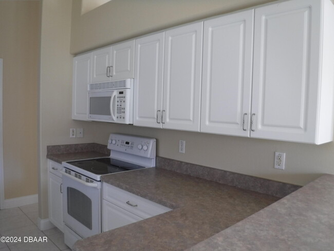 Building Photo - 1442 Areca Palm Dr