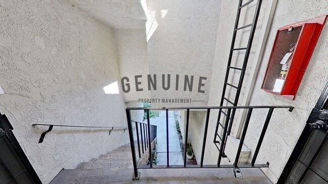 Building Photo - Stunning 2nd Story 3 Bedroom Condo in Woodlake Villas, La Habra