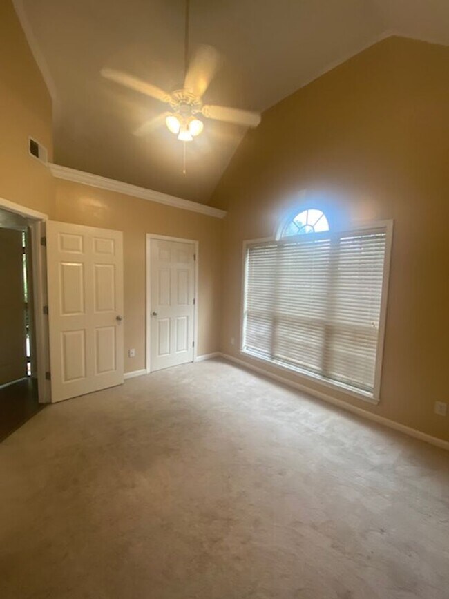 Building Photo - 114 Hidden Creek Cove