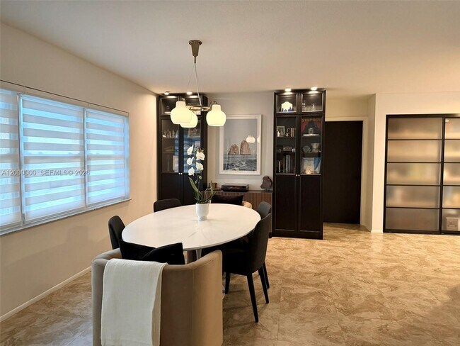 Building Photo - 5704 SW 116th Ave