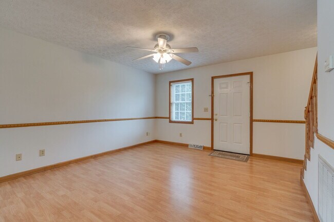 Living room - 118 Lori Ann Dr