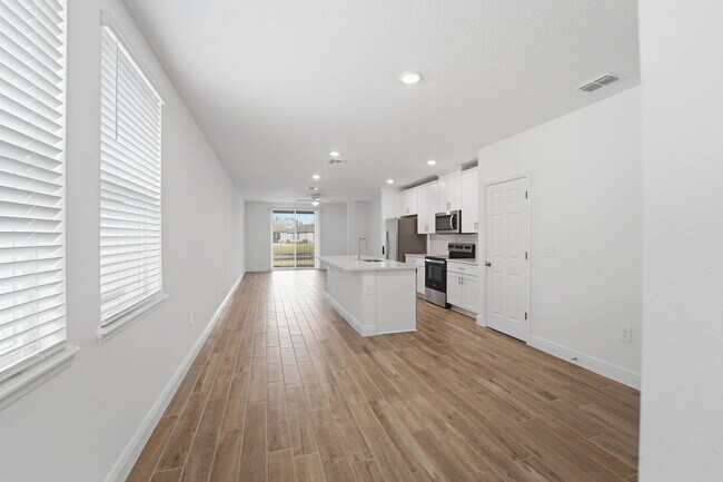 Building Photo - 205 Links Ter Blvd