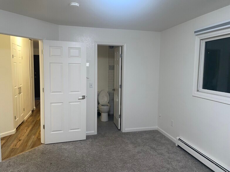 Building Photo - 1102 Broaddus St