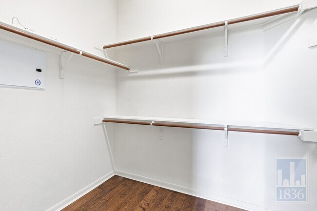 Building Photo - 420 Torrington Dr