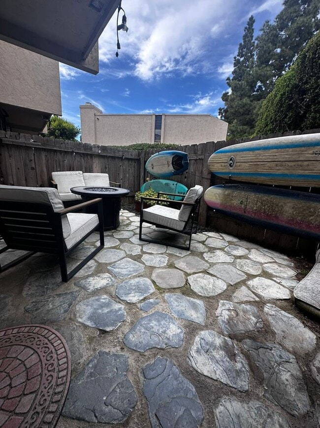 Building Photo - Beautiful, Charming 2-story townhome 2 bedroom and 1.5 bath located on the cusp of Clairemont and...