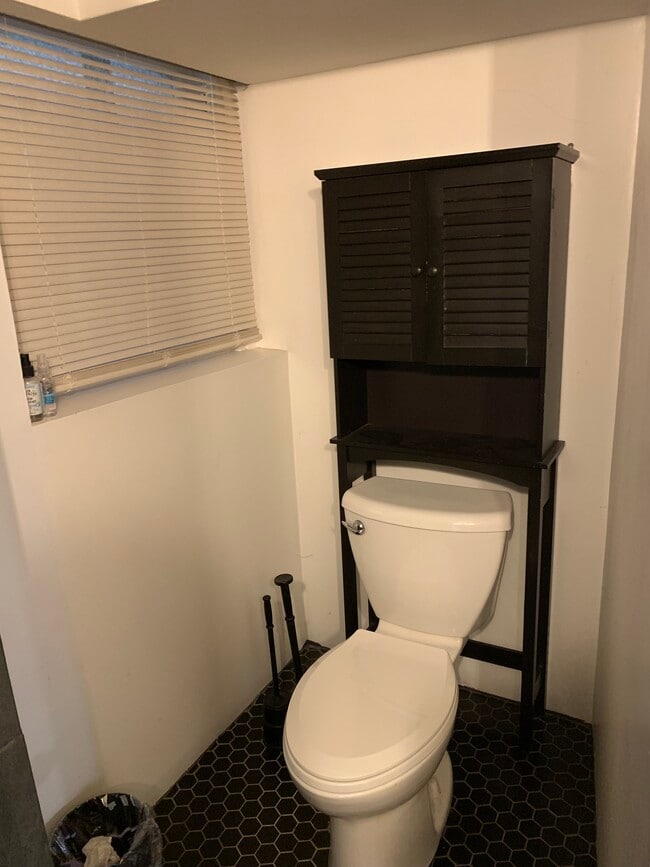 Building Photo - 2122 Kenilworth Ave