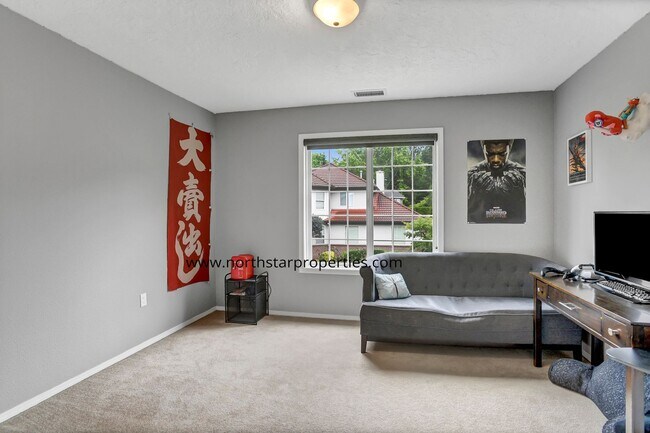 Building Photo - Lake Oswego Perfection