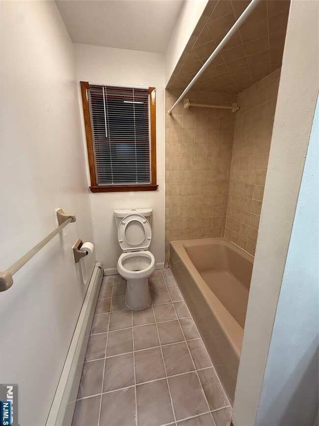 Building Photo - 967 E 23rd St