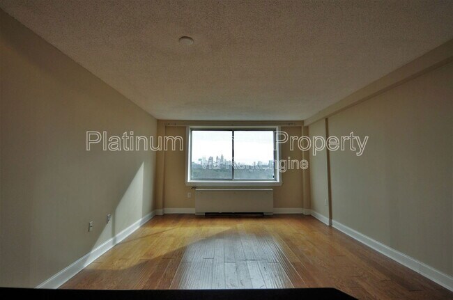 Building Photo - 2479 Peachtree Rd NE