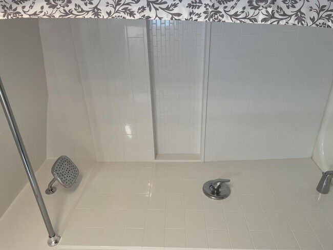 Building Photo - 4037 1/2 National Ave, Upstairs, San Diego, CA 92113