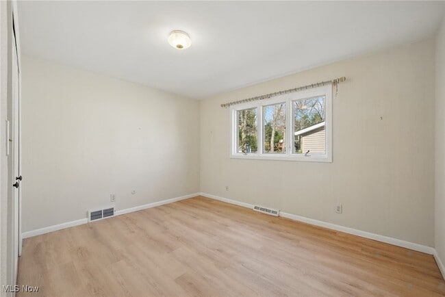 Building Photo - 33115 Ledge Hill Dr