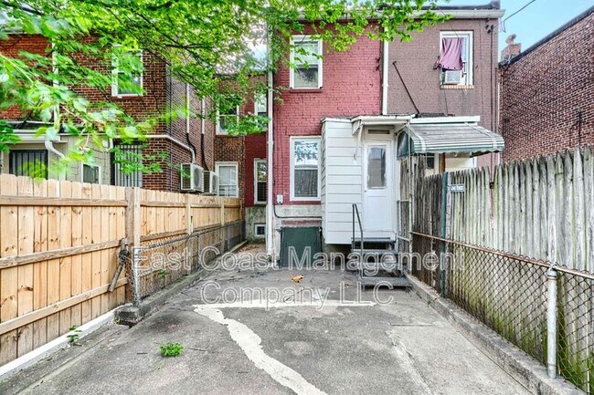 Building Photo - 425 N Highland Ave